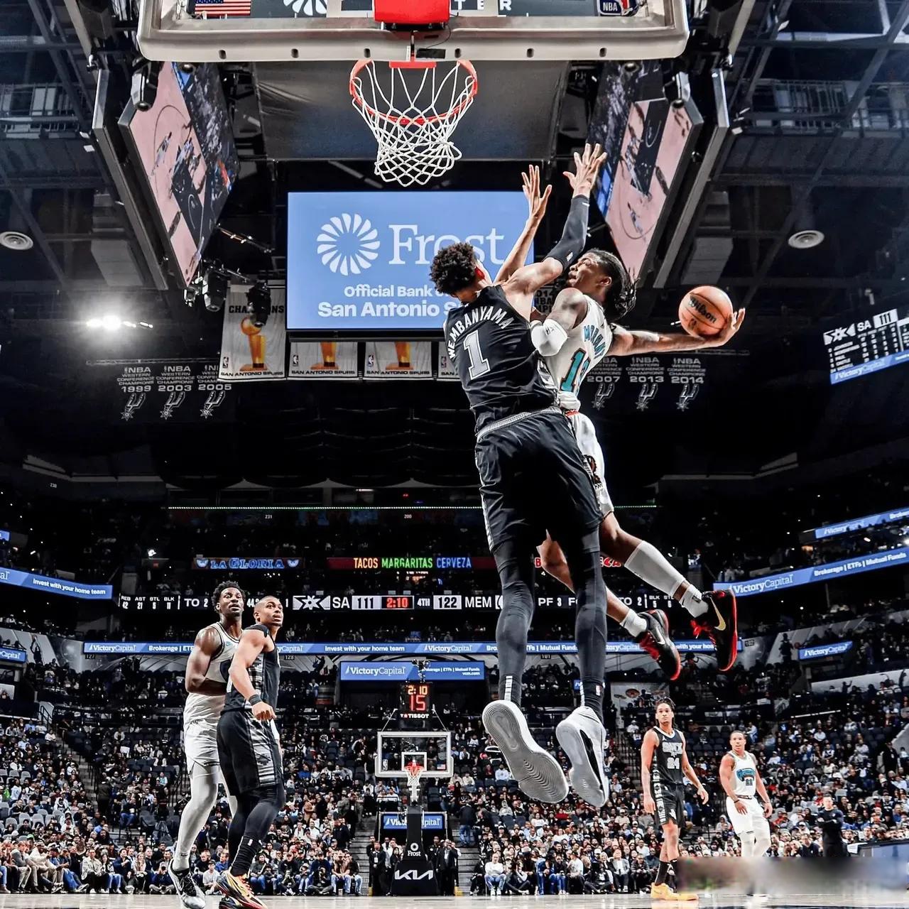 九游网页版入口-包含奥兰多魔术发布备战花絮，清晨刷新队史纪录，NBA季后赛任务艰巨，身体对抗强度拉满的词条